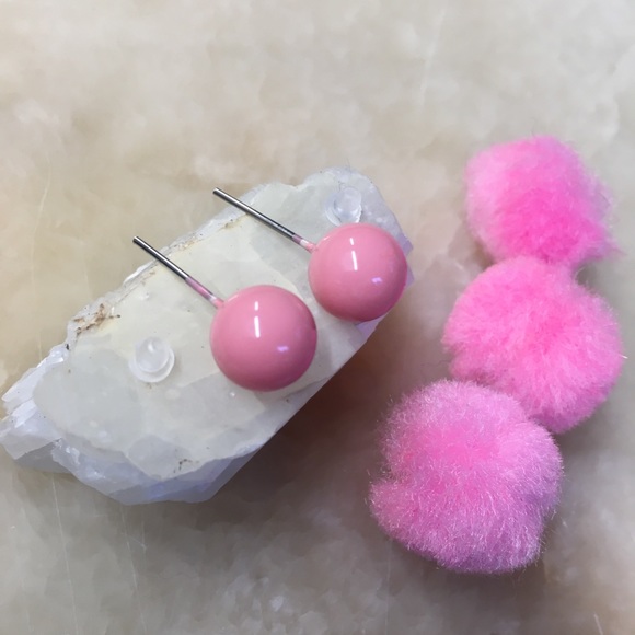 🎈Sale 🎈2 for $10 NWOT 80’s style pink ball post earrings rubber backs - Picture 4 of 4